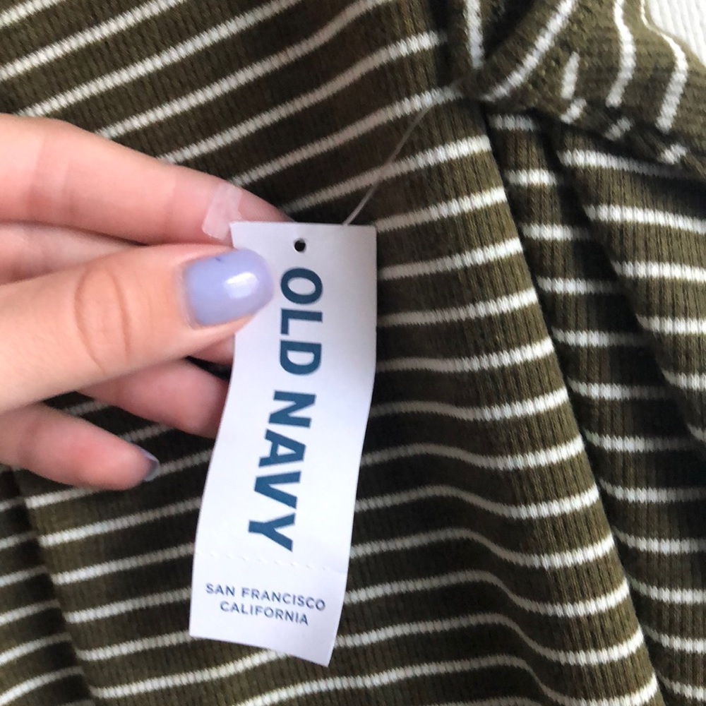 Brand 🆕 w/ tags old navy green striped tank top - Picture 4 of 6